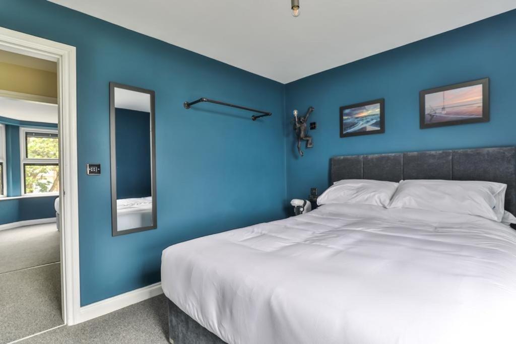 23 Trafalgar Square With Hot Tub And Cinema Scarborough Exterior foto