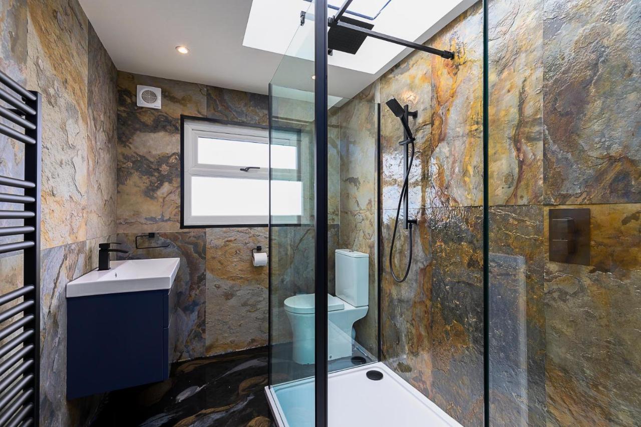 23 Trafalgar Square With Hot Tub And Cinema Scarborough Exterior foto
