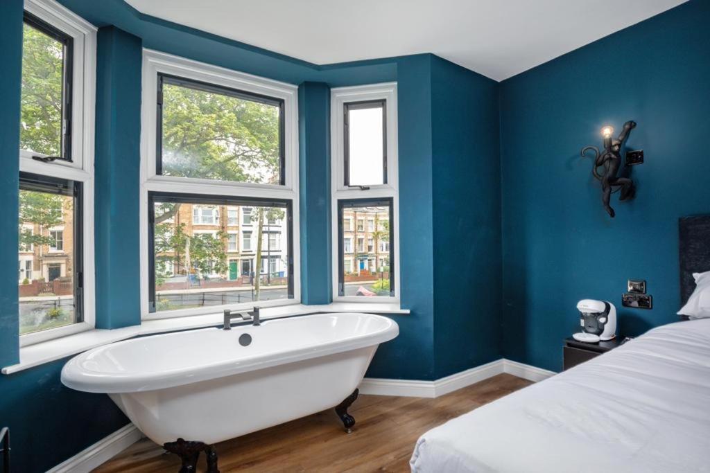 23 Trafalgar Square With Hot Tub And Cinema Scarborough Exterior foto
